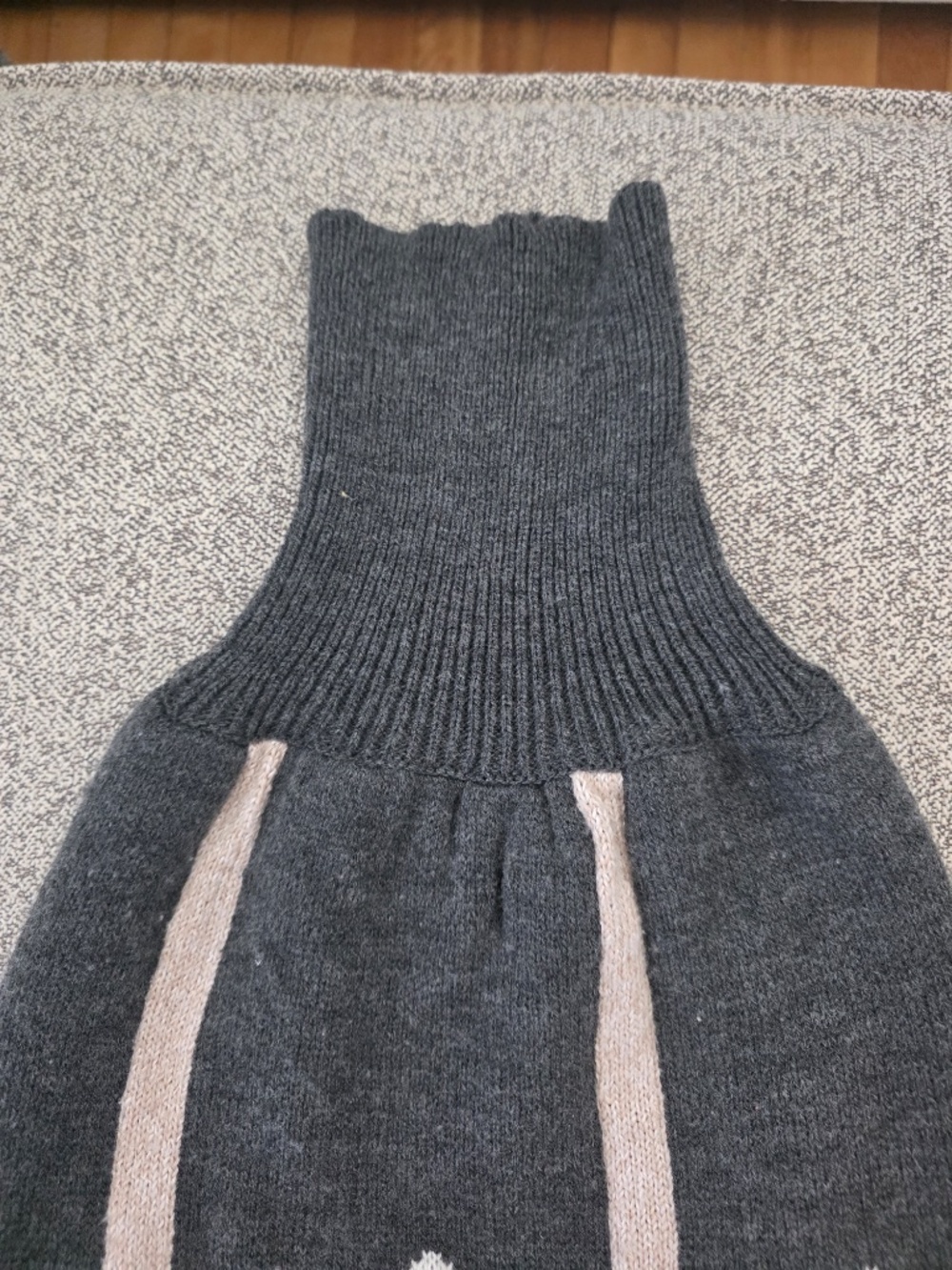 Acadia Bear Turtleneck Dog Sweater - XL - Picture 3 of 5